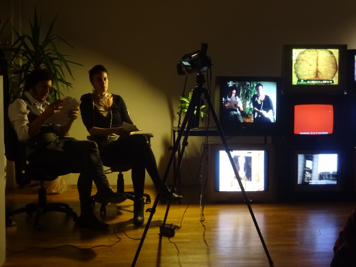 Rdeče niti #TV Dražba, audiovizualna instalacija, 2019, SCCA - Ljubljana
