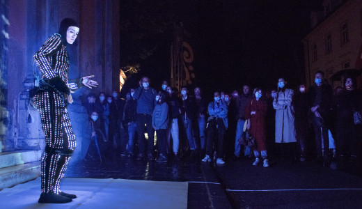 Kvintesenca, 2020, avdio vizualni performans, Trg Francoske revolucije, (foto: DK)