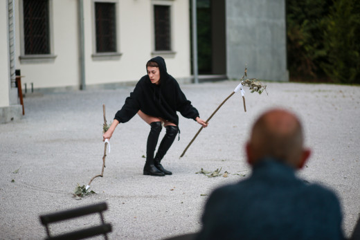 1,5+, 2021, performativna risba, MGLC Švicarija, (Foto: Nina Pernat)