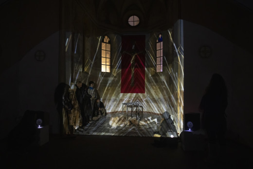 Tatiana Kocmu, The Following Body, 2022, živa podoba, Špitalska kapela, Celje, (foto: Tomaž Črnej).
