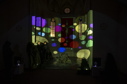 Tatiana Kocmu, The Following Body, 2022, živa podoba, Špitalska kapela, Celje, (foto: Tomaž Črnej).