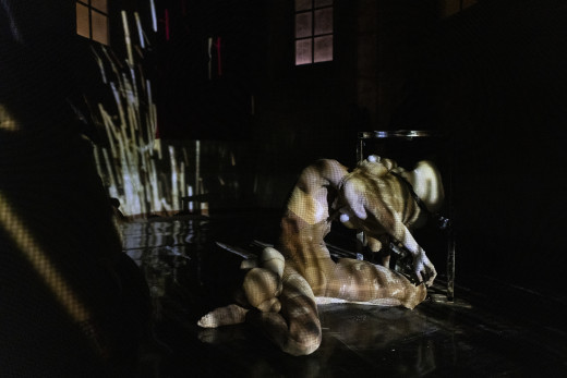 Tatiana Kocmu, The Following Body, 2022, živa podoba, Špitalska kapela, Celje, (foto: Matija Lukić).
